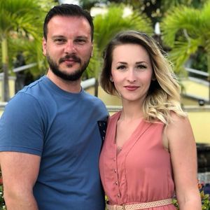 Meet your Posher, Adela